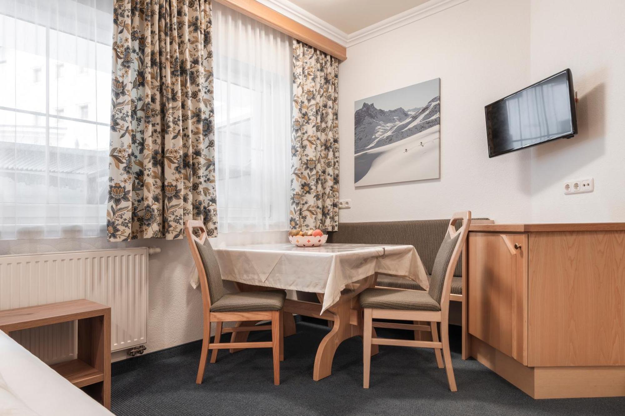 Hotel Garni Schmid Ischgl Exterior foto